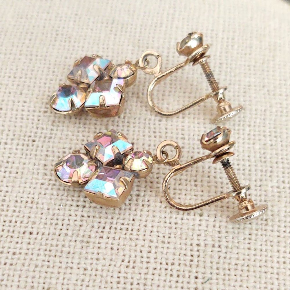 Vintage screw back iridescent rhinestone earrings - Picture 5 of 13